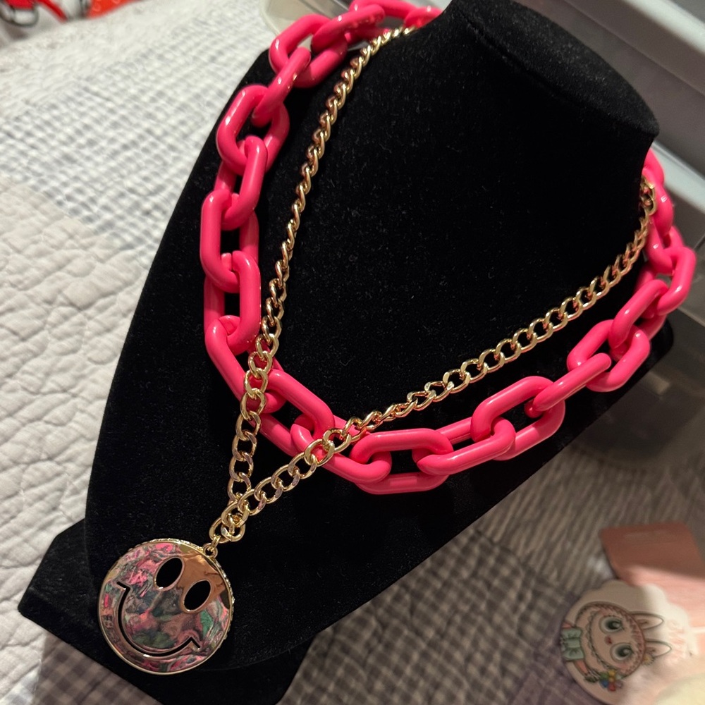 Pink and Gold large chunky chain Smiley Face Necklace NWT’s